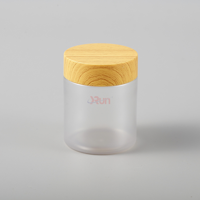 Our lightweight plastic containers are a key offering, including packaging jars for containers for food and supplement plastic boxes.